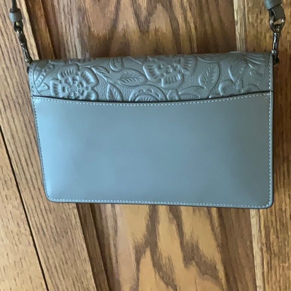 Coach crossbody with tea rose tooling, new never carried - Picture 3 of 14